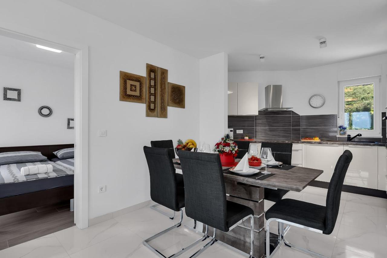 Apartment Navis, Sea View Makarska Buitenkant foto