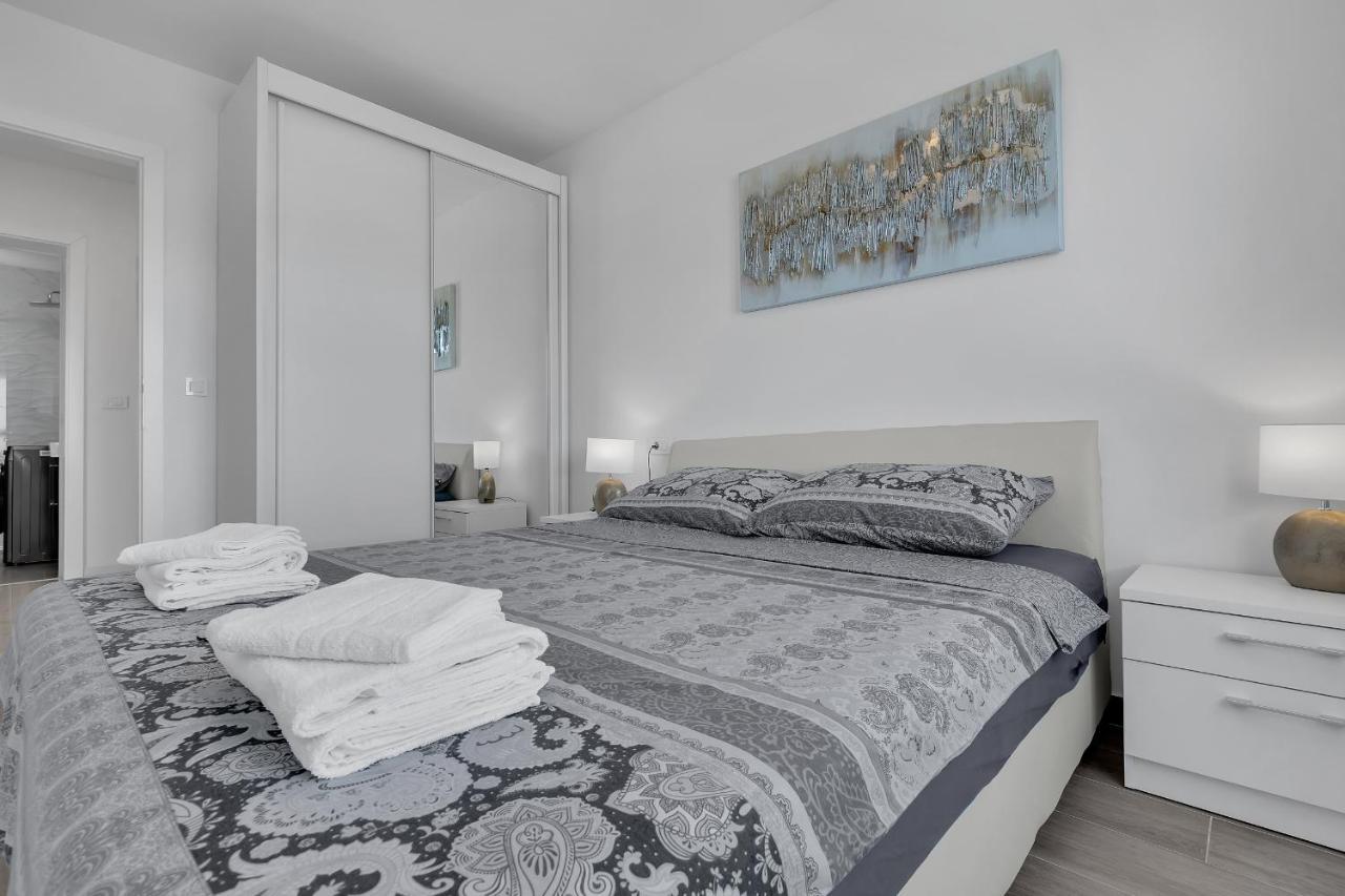 Apartment Navis, Sea View Makarska Buitenkant foto