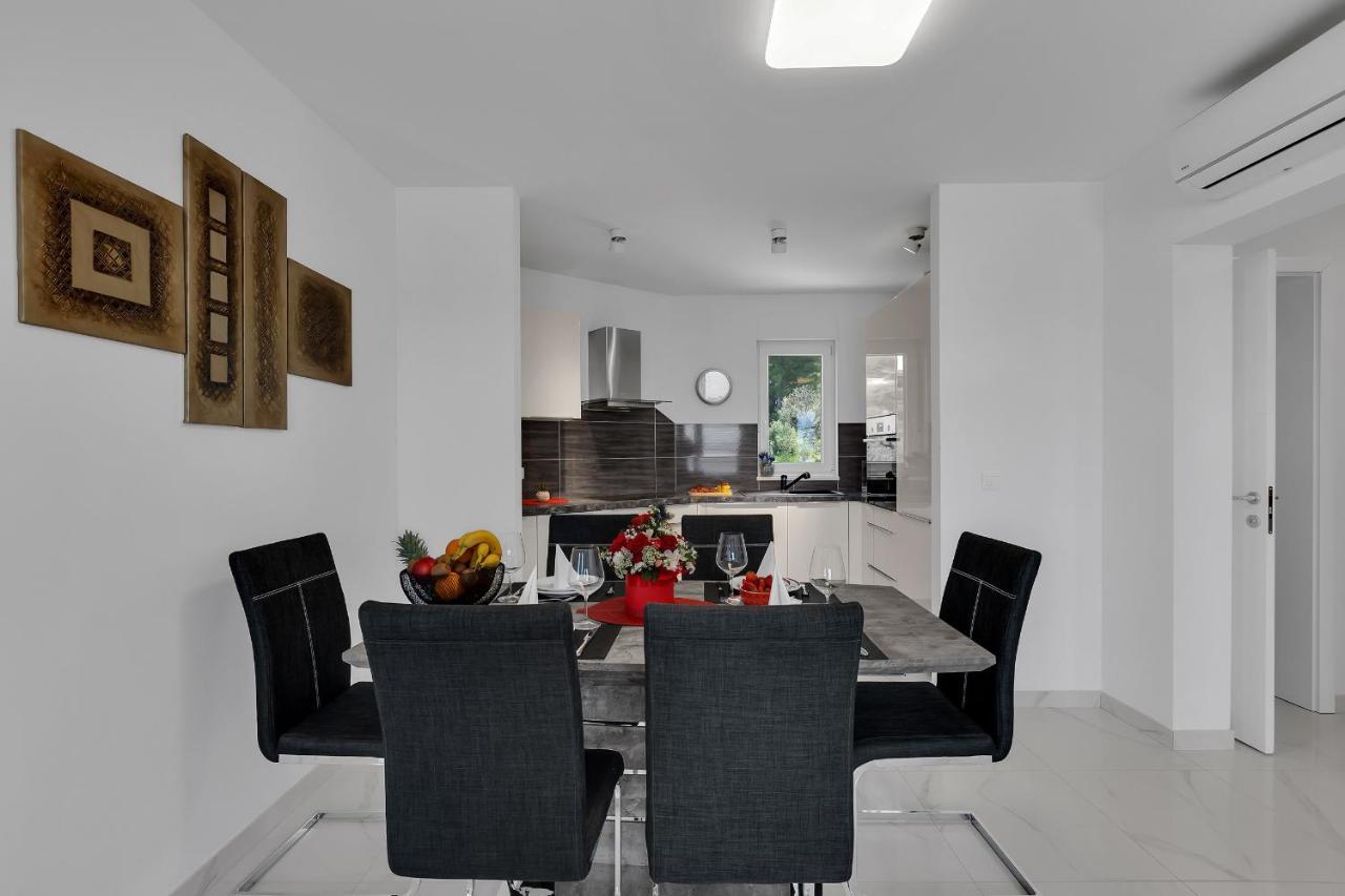 Apartment Navis, Sea View Makarska Buitenkant foto